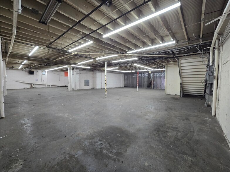 More Photos Of 43 9th St, Brooklyn Warehouse For Lease
