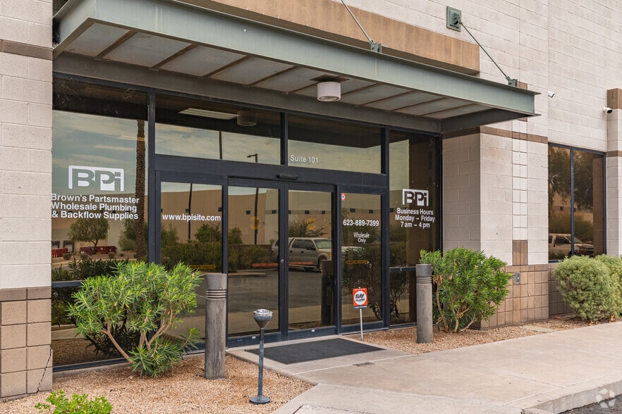 More Photos Of 7280 N Glen Harbor Blvd, Glendale Warehouse For Lease
