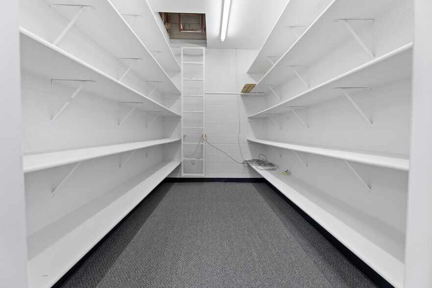 More Photos Of 2008 W Dorothea Ave, Visalia Freestanding For Lease