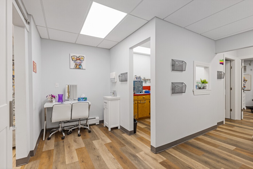 More Photos Of 166 Silver St, Waterville Medical For Sale