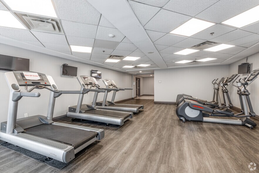 More Photos Of 925 Bay St, Toronto Apartments For Lease