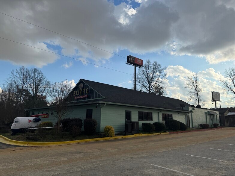 More Photos Of 715 Industrial Blvd, McDonough Bar For Lease