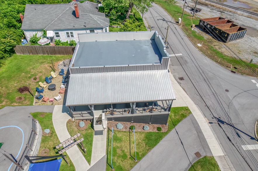 More Photos Of 640 E Maple St, Johnson City Bar For Sale