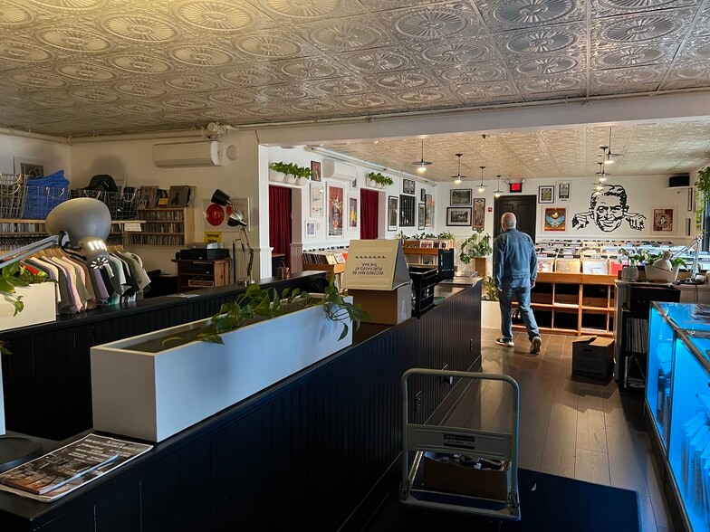 More Photos Of 28 Market St, Warren Theater Concert Hall For Lease