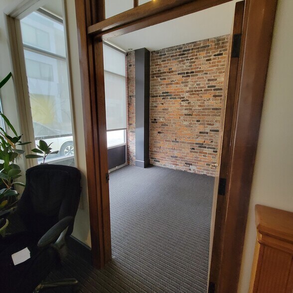 More Photos Of 285 Ellicott St, Buffalo Storefront Retail Office For Lease