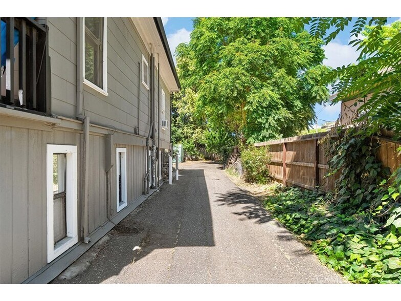 More Photos Of 1029 Salem St, Chico Apartments For Sale