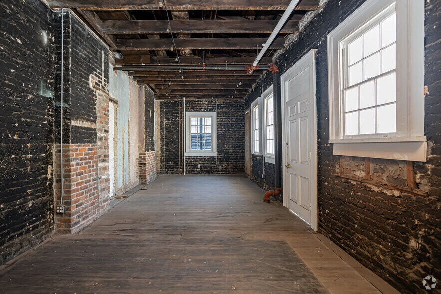 More Photos Of 1031 Saint Philip St, New Orleans Storefront Retail Residential For Sale