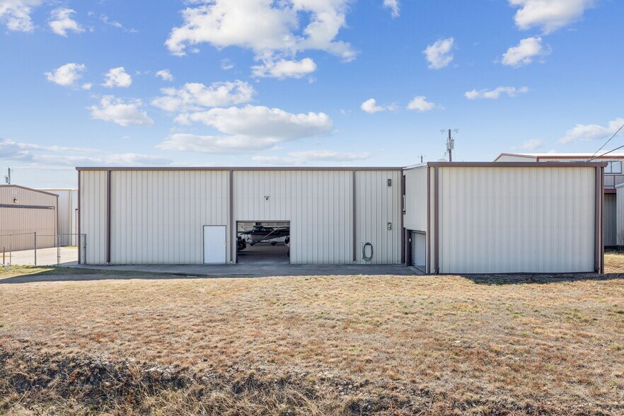 More Photos Of 930 Aviator Dr, Fort Worth Specialty For Sale