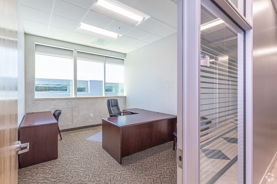 More Photos Of 2100 Palomar Airport Rd, Carlsbad Unknown For Lease