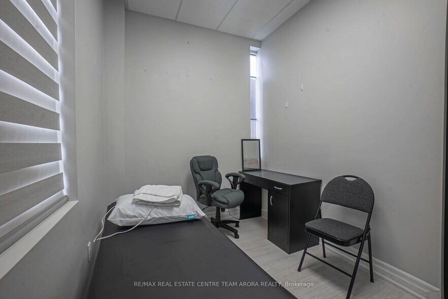 More Photos Of 268 Derry Rd W, Mississauga Office For Sale
