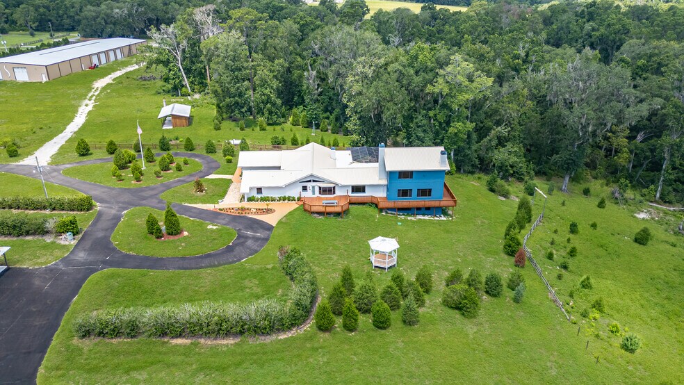 More Photos Of 27255 Hickory Hill Rd, Brooksville Specialty For Sale
