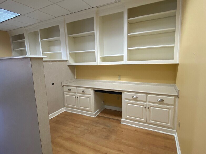 More Photos Of 84 Clark Blvd, Tupelo Office For Lease