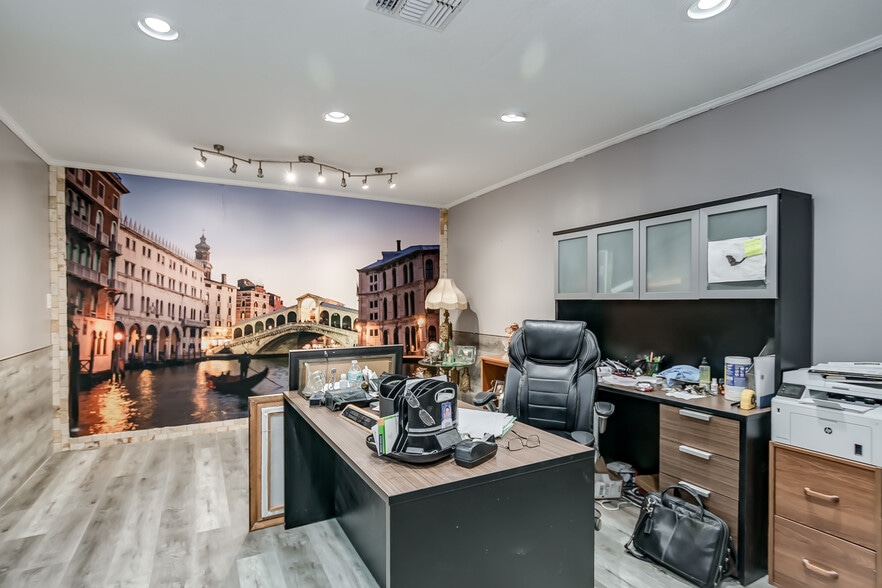 More Photos Of 1421 Commercial Park Dr, Lakeland Storefront Retail Office For Lease