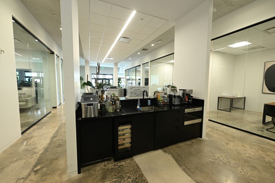 More Photos Of 2319 N Miami Ave, Miami Office For Lease
