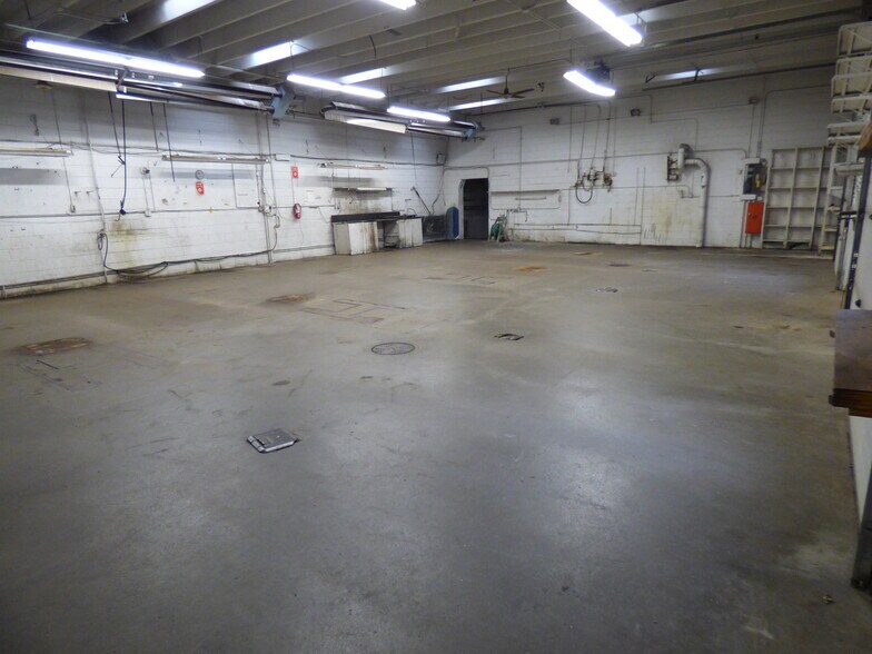 More Photos Of 206 N Highway Ave, Blooming Prairie Service For Sale