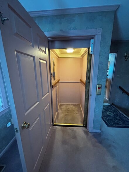 More Photos Of 205 Grandview Dr, Frankfort Religious Facility For Sale
