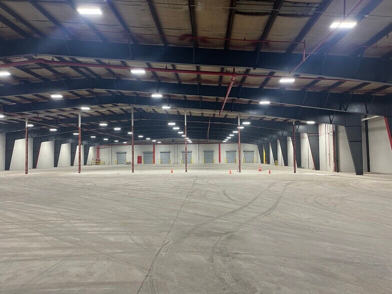 More Photos Of 765 S Erwin St, Cartersville Warehouse For Lease