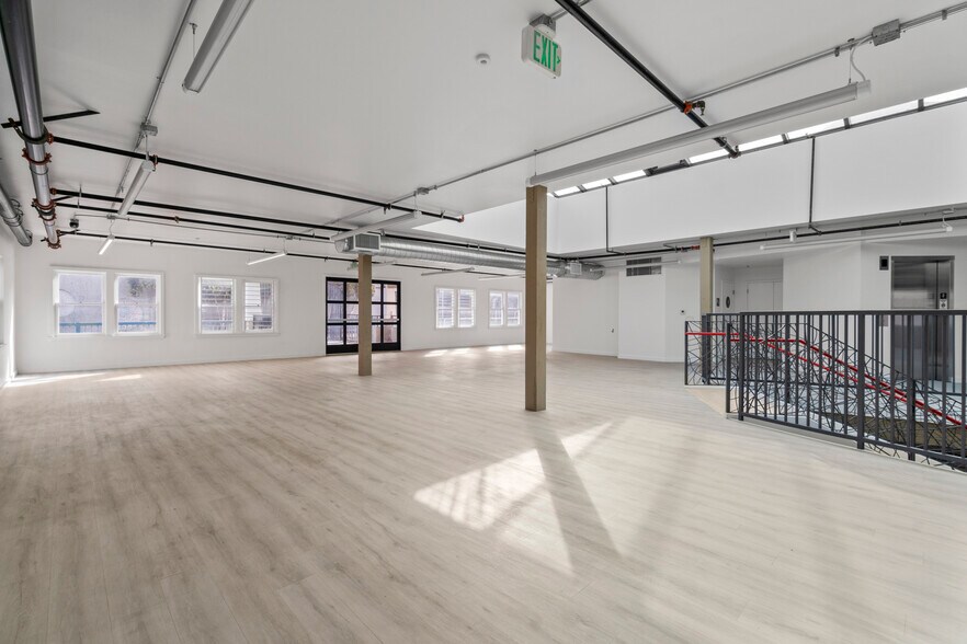 More Photos Of 1605 Ocean Front Walk, Santa Monica Storefront For Lease