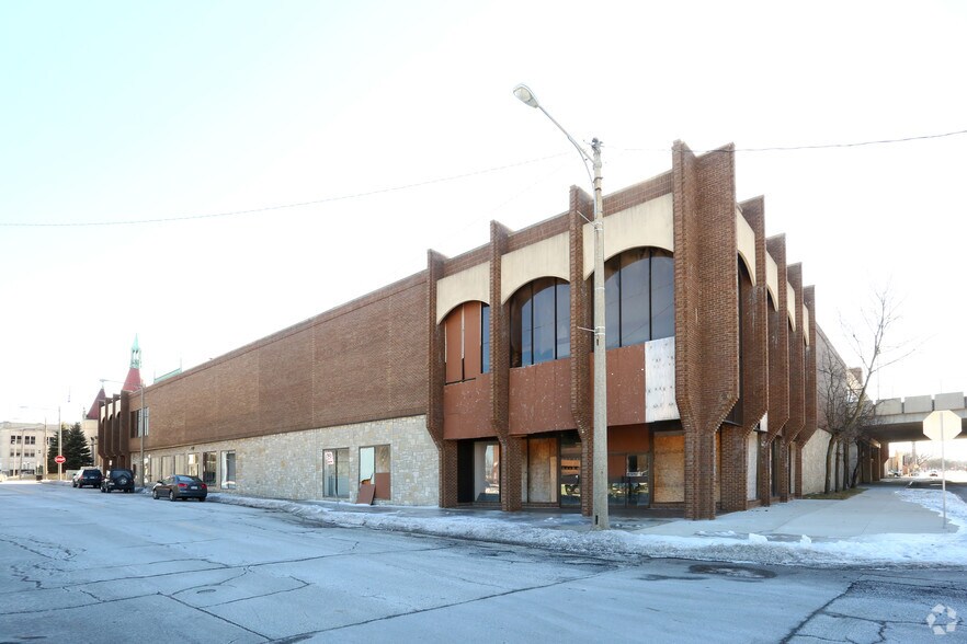 More Photos Of 400 Federal Ave, Saginaw General Retail For Sale