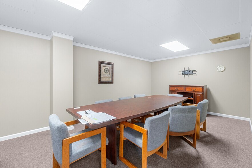 More Photos Of 3565 Main St, Jasper Office For Sale