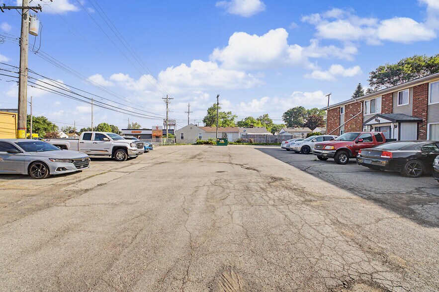 More Photos Of 1870 Saint Johns Blvd, Lincoln Park Apartments For Sale