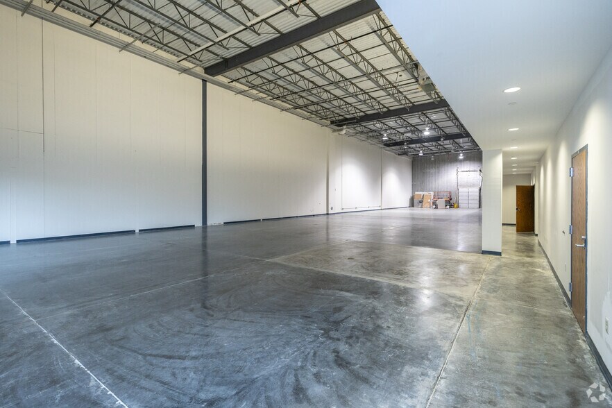 More Photos Of 3030 Lexington Ave S, Eagan Light Manufacturing For Lease