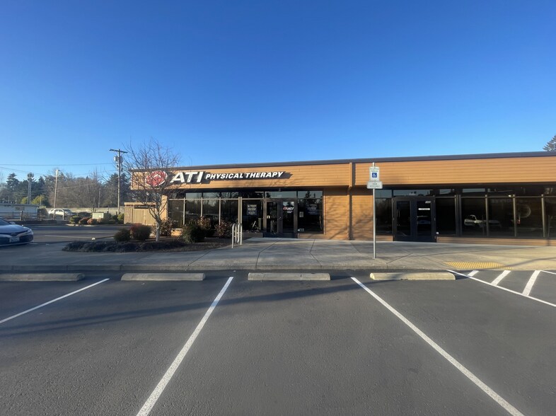 Primary Photo Of 3165 Commercial St SE, Salem General Retail For Lease