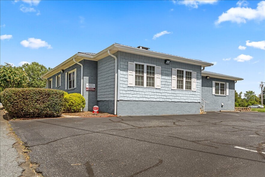 More Photos Of 492 W Main St, Forest City Freestanding For Sale