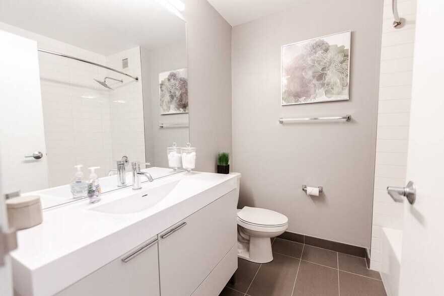 More Photos Of 2623-2627 N Clark St, Chicago Apartments For Lease