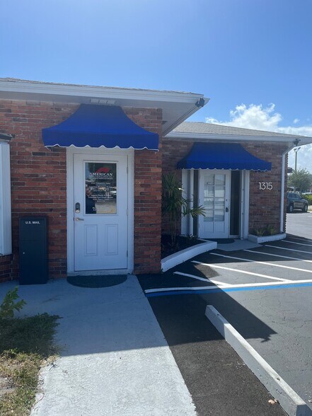 More Photos Of 1315 N Dixie Hwy, Lake Worth Office Residential For Lease