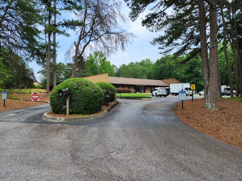 More Photos Of 2 Fisher Rd, Greenville Schools For Lease