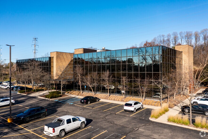 More Photos Of 300 E Long Lake Rd, Bloomfield Hills Office For Sale