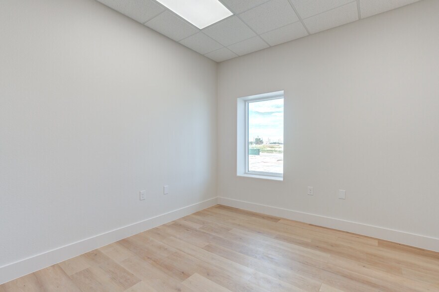 More Photos Of 3205 118th St, Lubbock Distribution For Sale