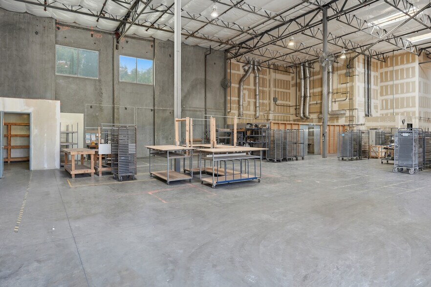 More Photos Of 8495 Redwood Creek Ln, San Diego Manufacturing For Sale