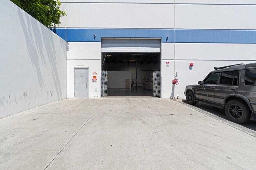 More Photos Of 1190 N Del Rio Pl, Ontario Warehouse For Sale
