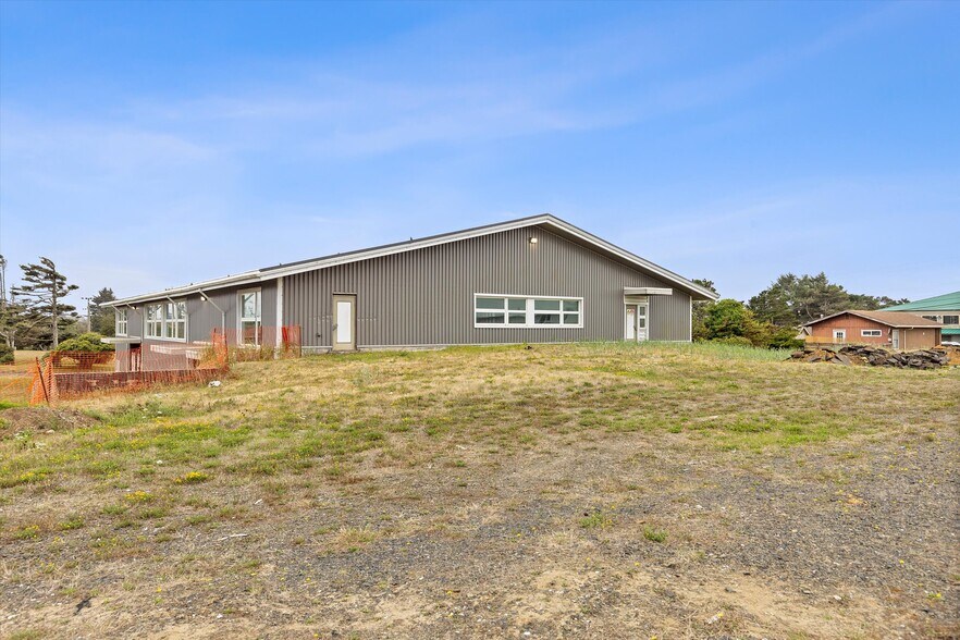More Photos Of 1025 NW Grove st, Newport Industrial For Sale