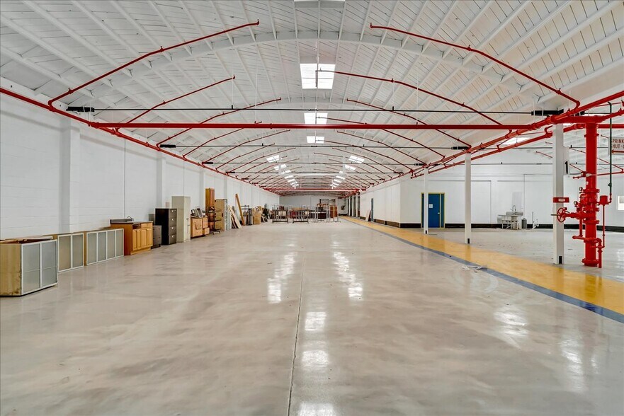 More Photos Of 11010-11020 Santa Fe Ave, Lynwood Warehouse For Sale