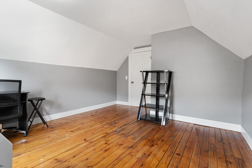 More Photos Of 285 Congress St, Bridgeport Office For Sale