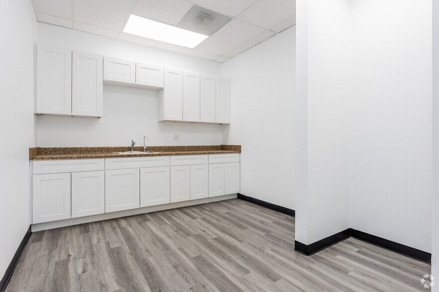 More Photos Of 901 W Civic Center Dr, Santa Ana Office For Sale