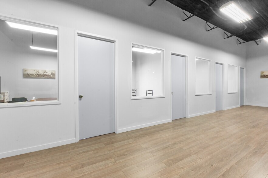 More Photos Of 609-649 Montée De Liesse, Saint-Laurent Warehouse For Sale