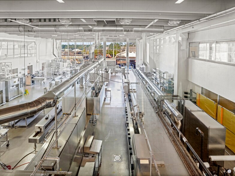 More Photos Of 595 Westport Ave, Norwalk Research And Development For Lease