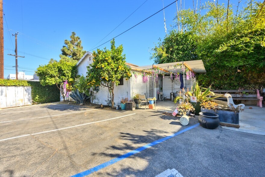 More Photos Of 5740-5754 W Adams Blvd, Los Angeles Storefront Retail Office For Lease