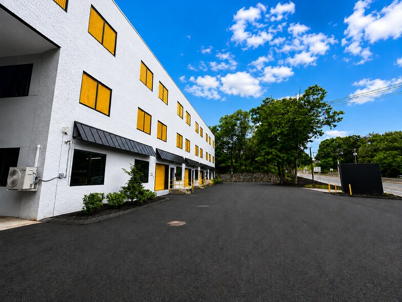 More Photos Of 250 Turnpike Rd, Southborough Loft Creative Space For Sale