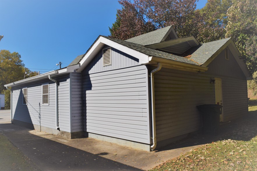 More Photos Of 334 N Broad St, Toccoa Office For Sale
