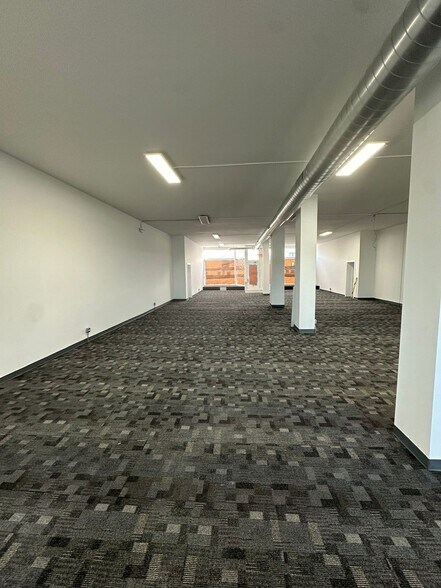 More Photos Of 6108 W Cermak Rd, Cicero Storefront For Lease