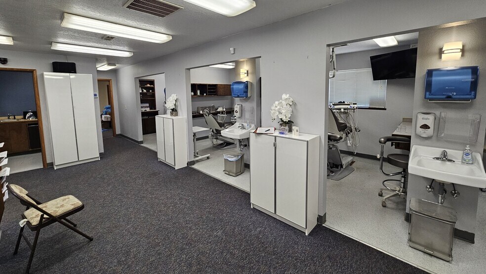 More Photos Of 301 SW Belair Dr, Clatskanie Medical For Sale