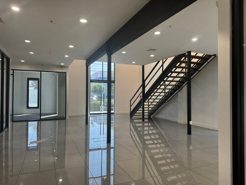 More Photos Of 345 N Baldwin Park Blvd, City of Industry Manufacturing For Lease