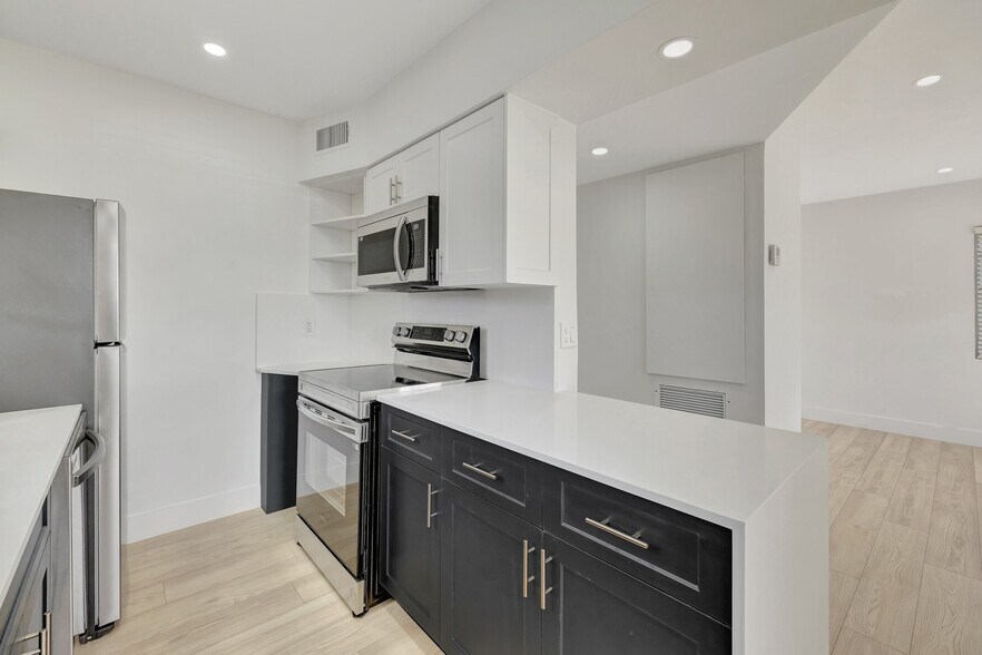 More Photos Of 323 De Carie St, Delray Beach Apartments For Sale