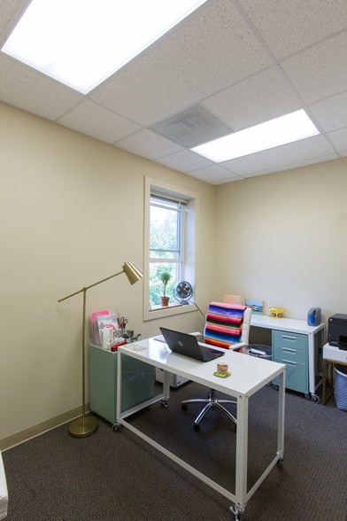 More Photos Of 69 Mayo Rd, Edgewater Storefront Retail Office For Lease