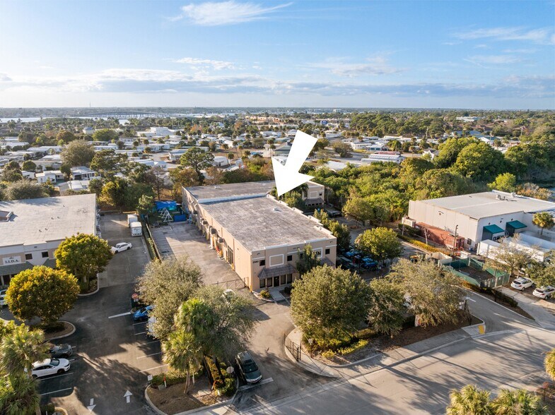More Photos Of 2580-2590 SE Willoughby Blvd, Stuart Warehouse For Sale